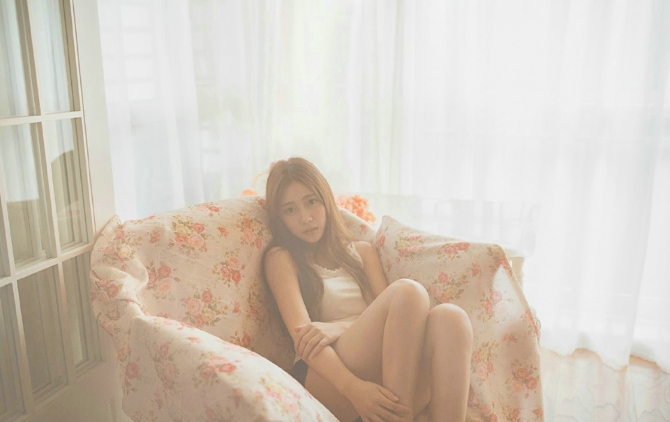 “嗯？”陈到闻言，扭头看去，却见江夏的方向，数道浓浓的烟柱连接天际，哪怕以陈到的冷静，此刻也不由勃然变色。